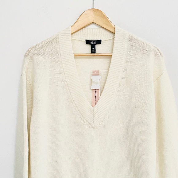 Luxurious 100% Cashmere Drop Shoulder V Neck Sweater By Aqua in Ivory - Picture 7 of 9